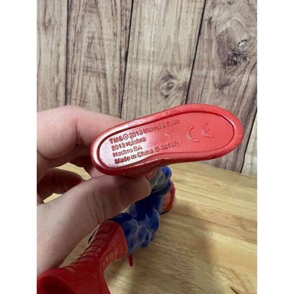 2013 Marvel Avengers Titan Hero Series 12" Spider-Man Action Figure - Picture 6 of 7